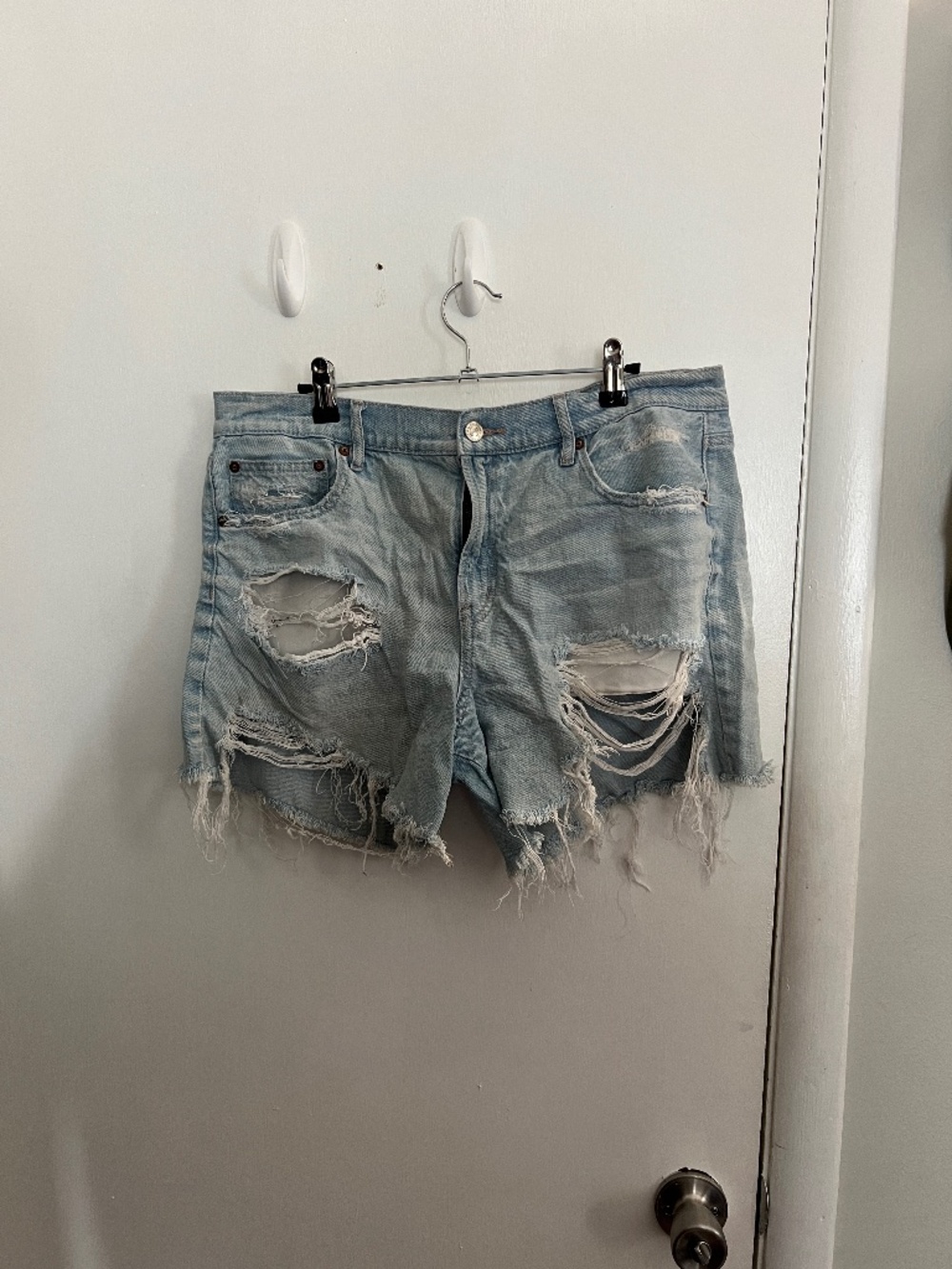 American Eagle Strigid Distressed Baggy Denim Shorts